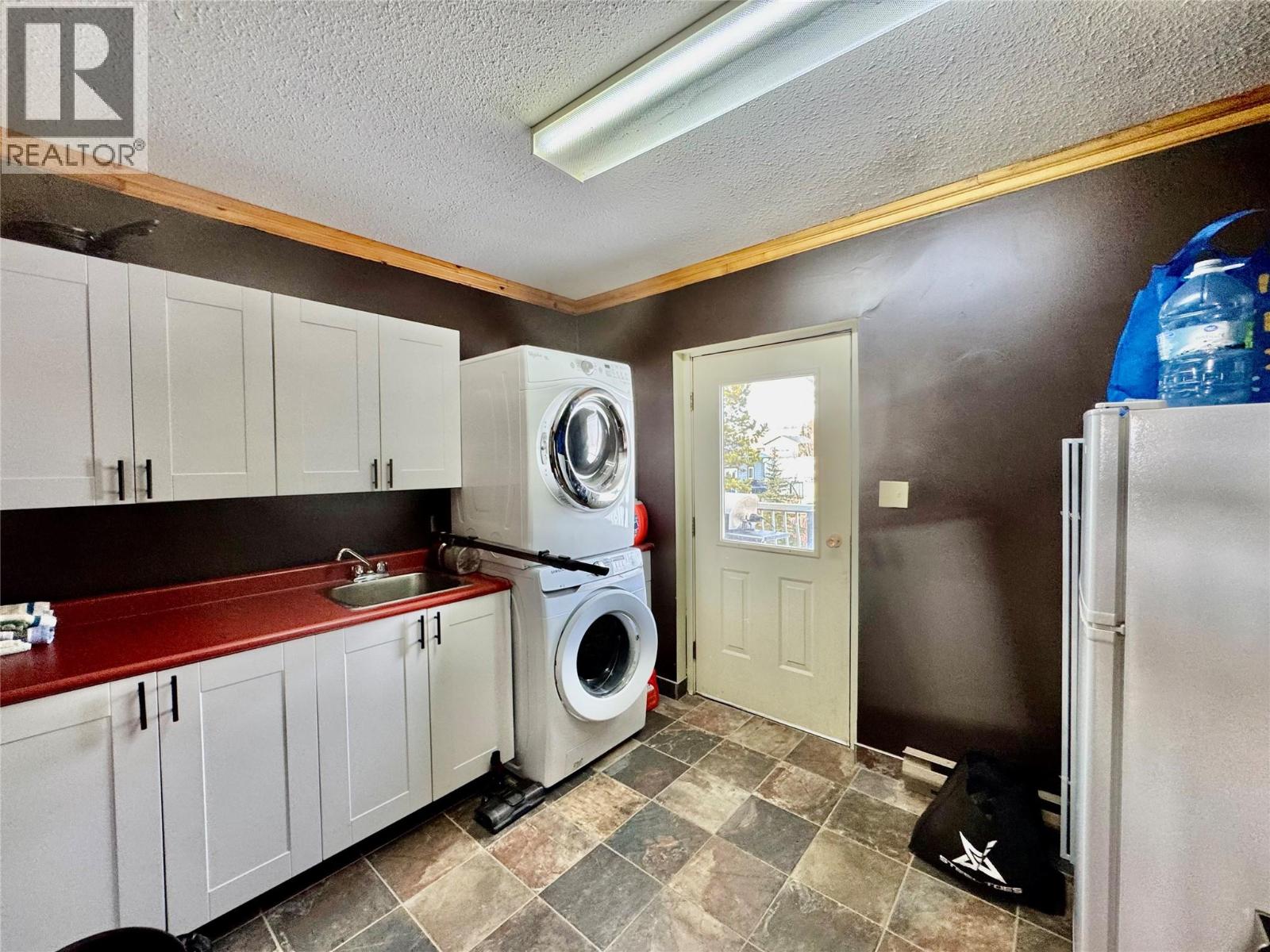 5304 Elevator Road, Pouce Coupe