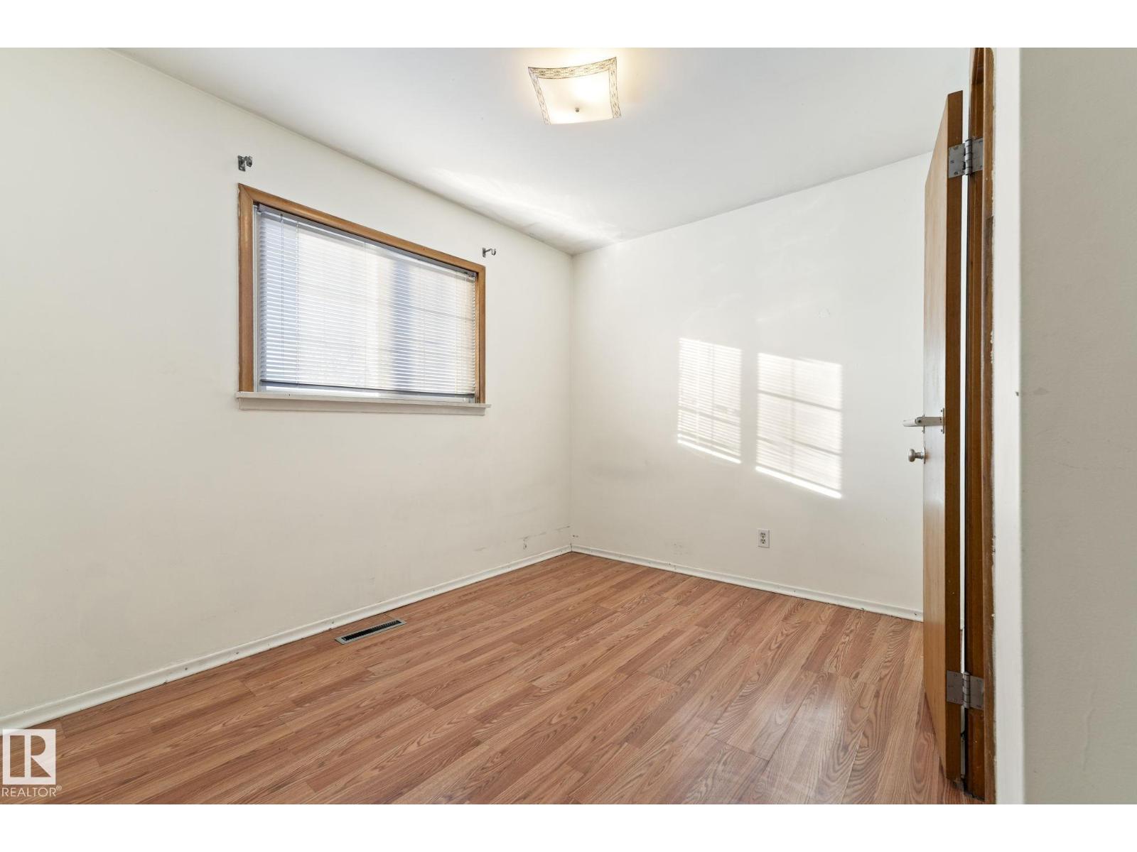 12023 137 AV NW, Edmonton