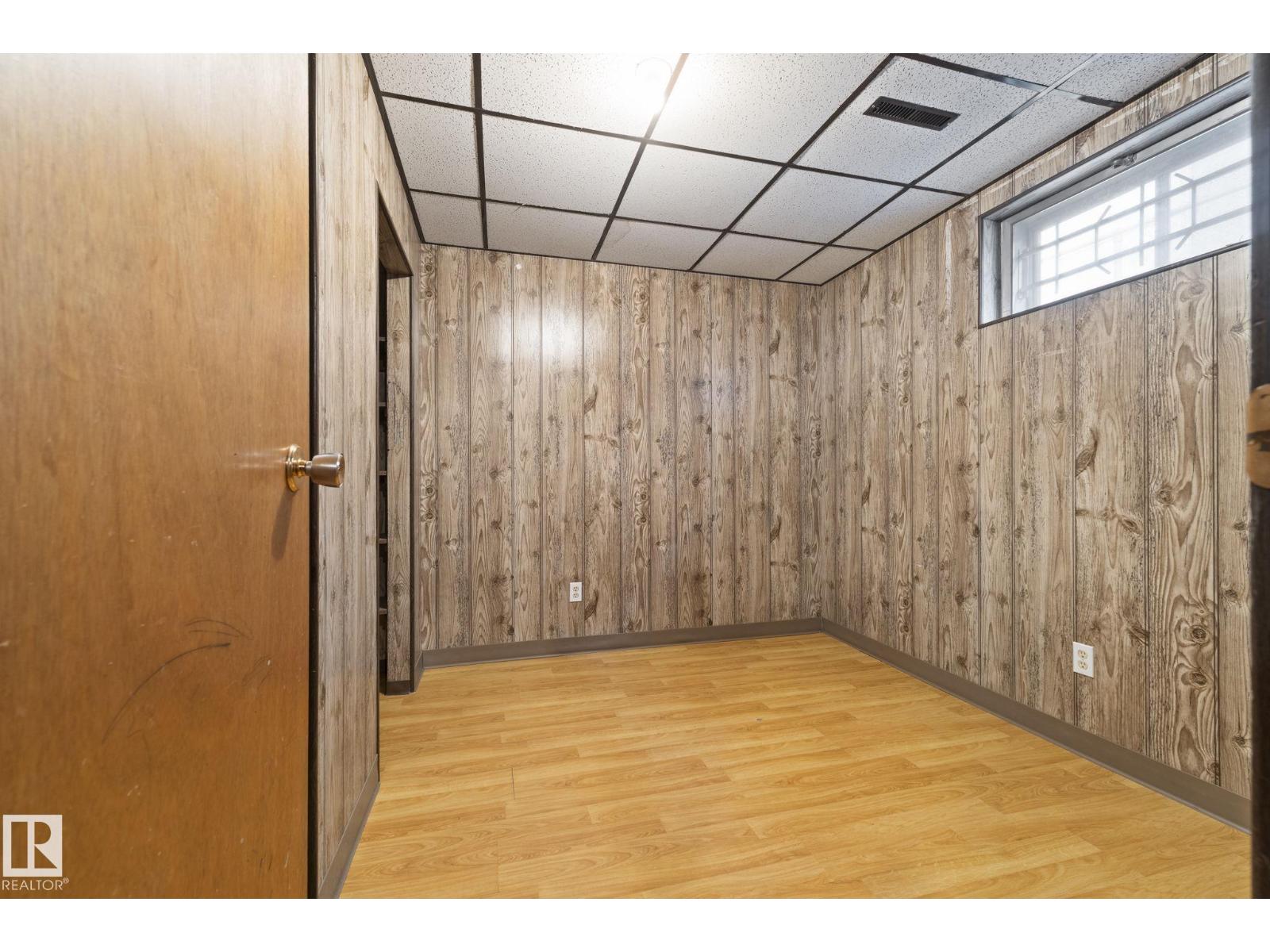 12023 137 AV NW, Edmonton