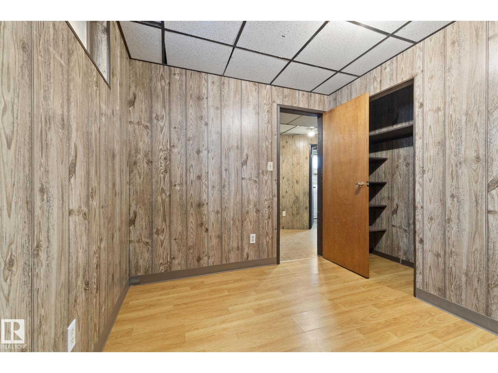 12023 137 AV NW, Edmonton