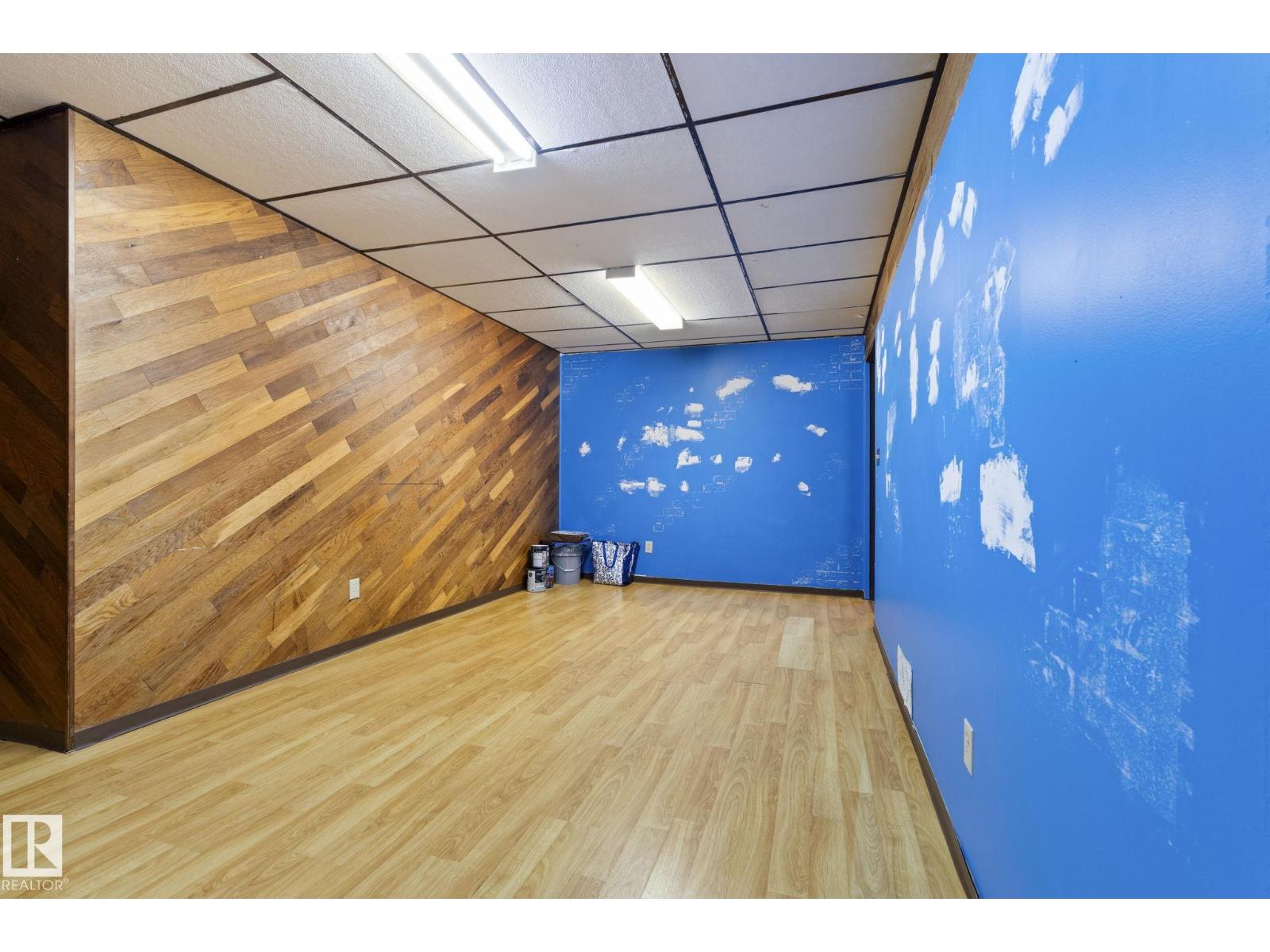 12023 137 AV NW, Edmonton