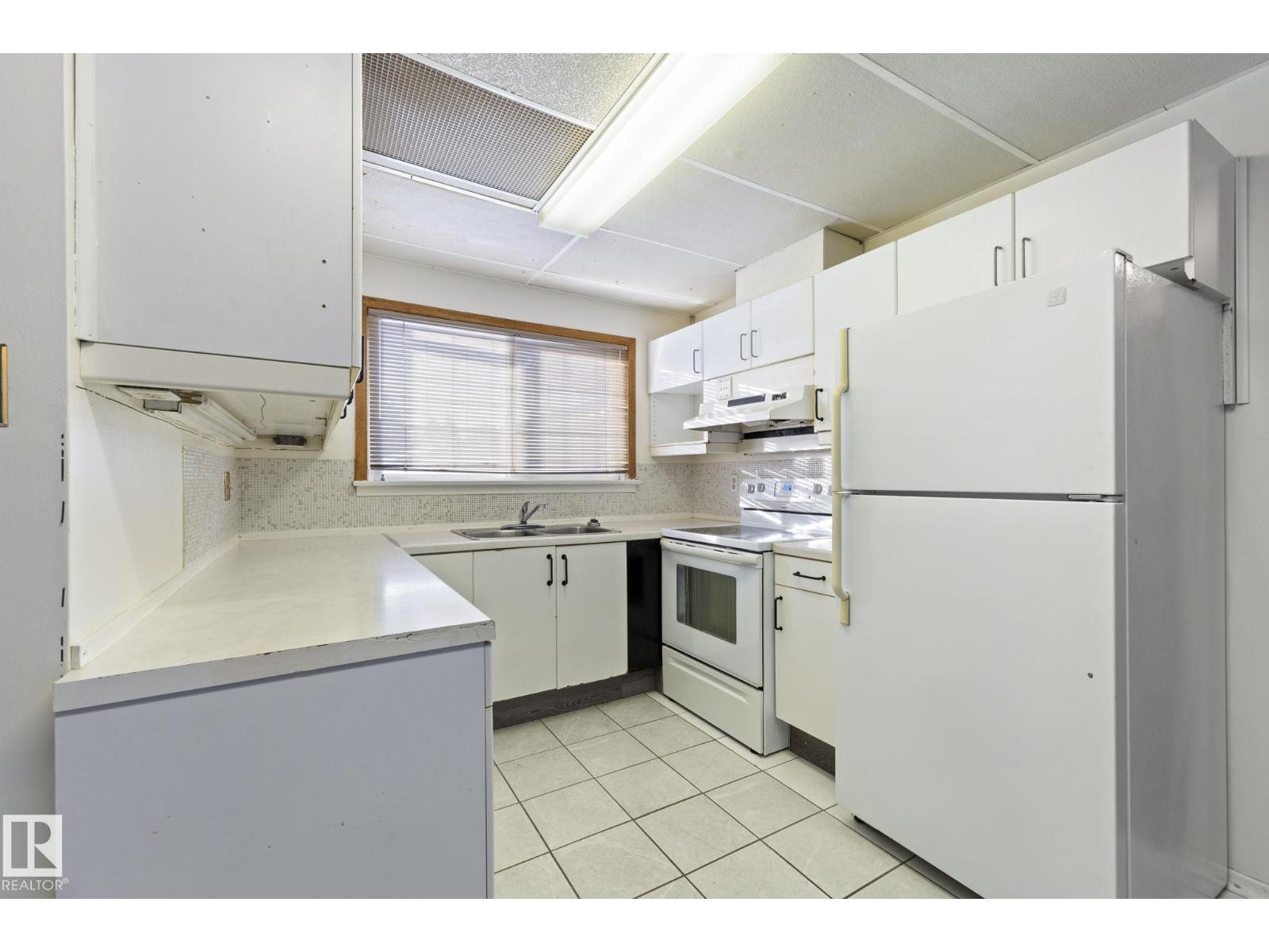 12023 137 AV NW, Edmonton