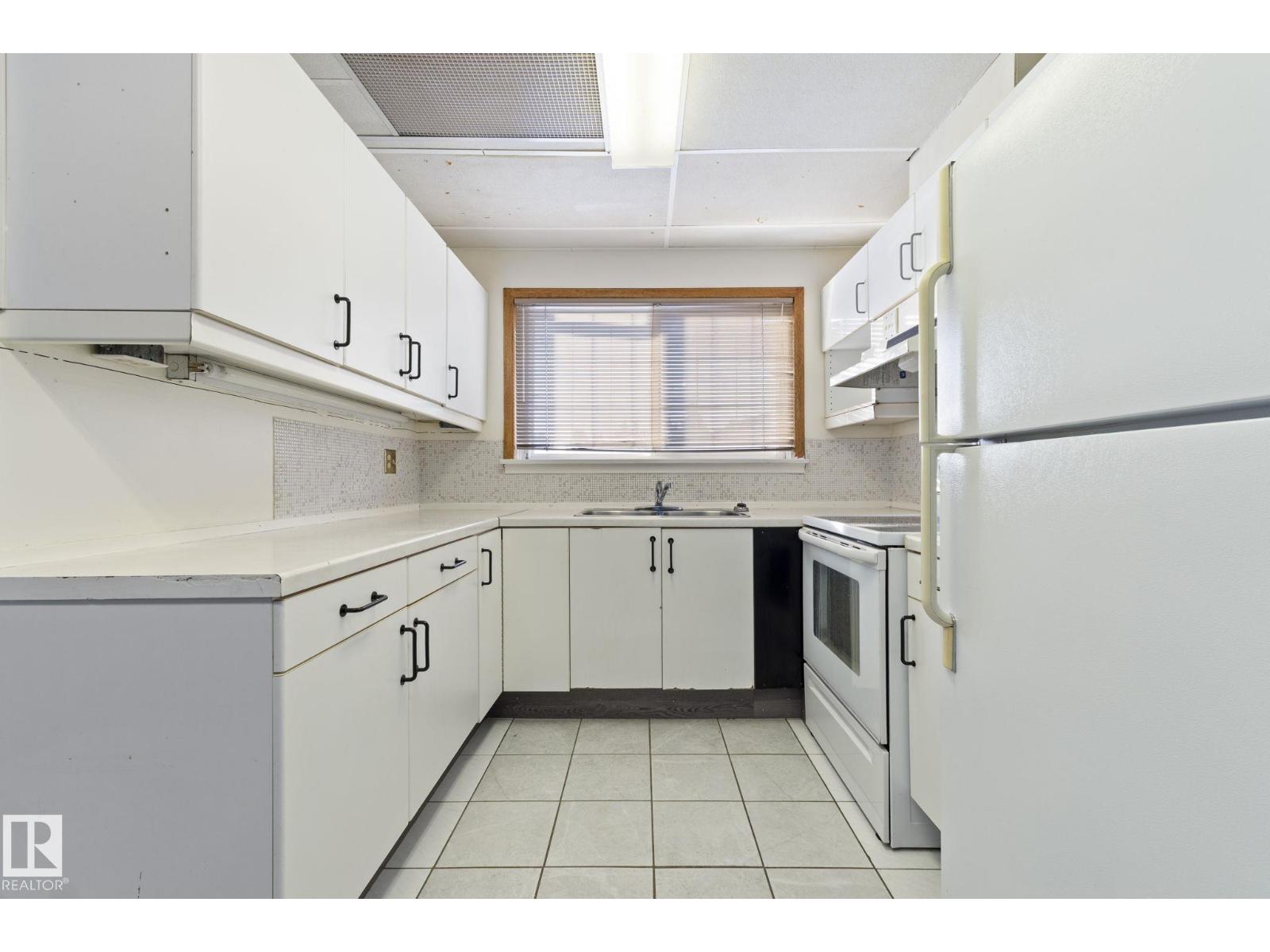 12023 137 AV NW, Edmonton