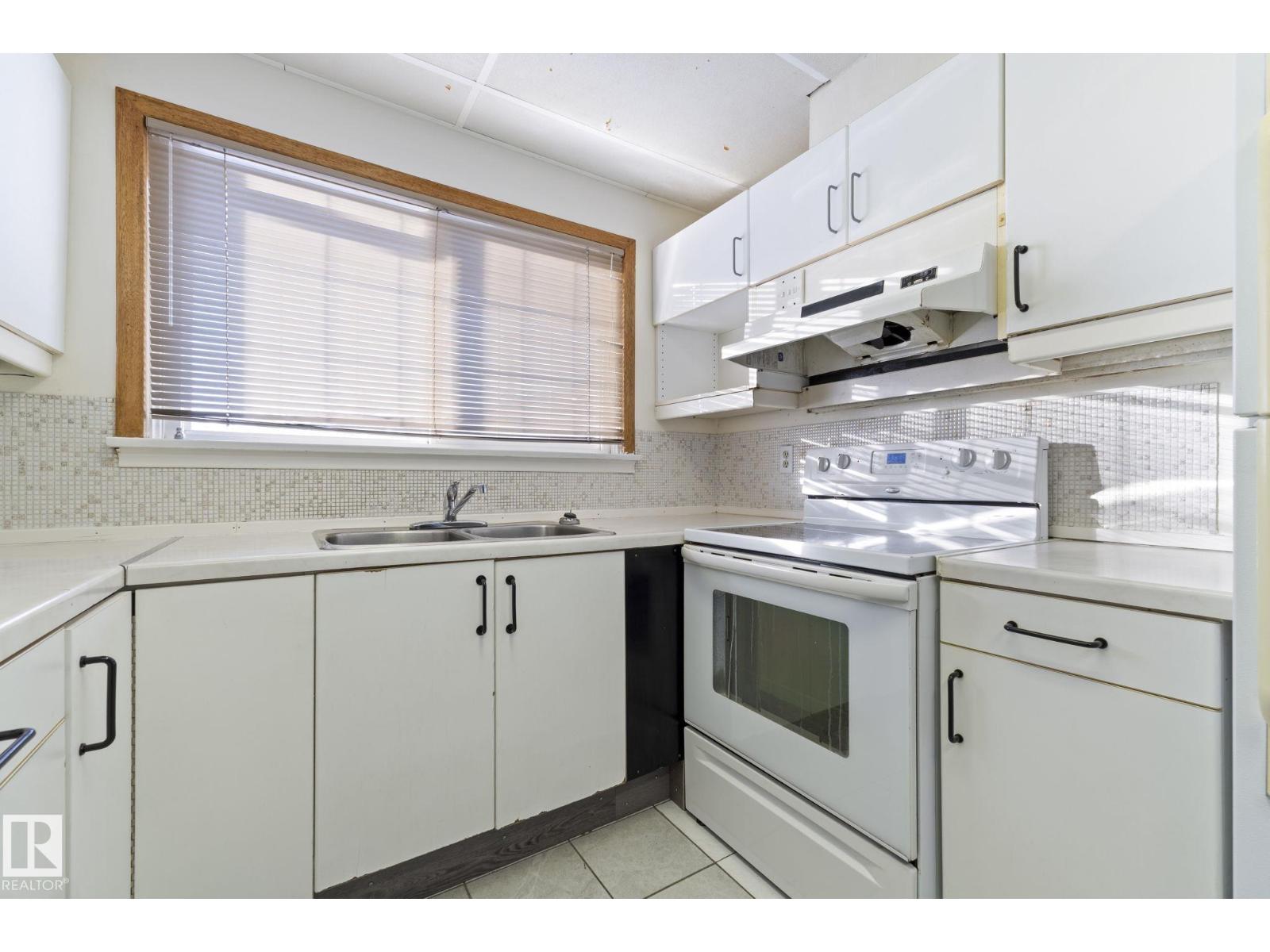 12023 137 AV NW, Edmonton