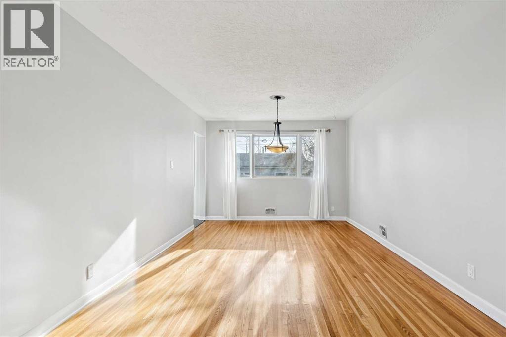 Single Family House Bungalow for Sale in   Avenue SW Elboya Calgary 