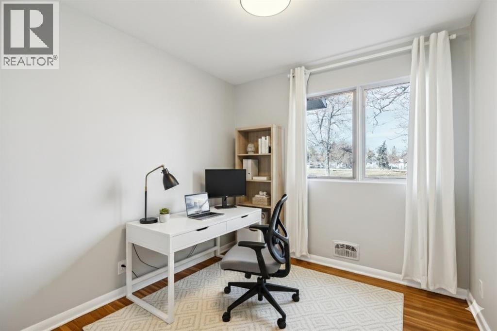 Single Family House Bungalow for Sale in   Avenue SW Elboya Calgary 