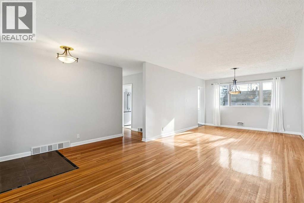 Single Family House Bungalow for Sale in   Avenue SW Elboya Calgary 