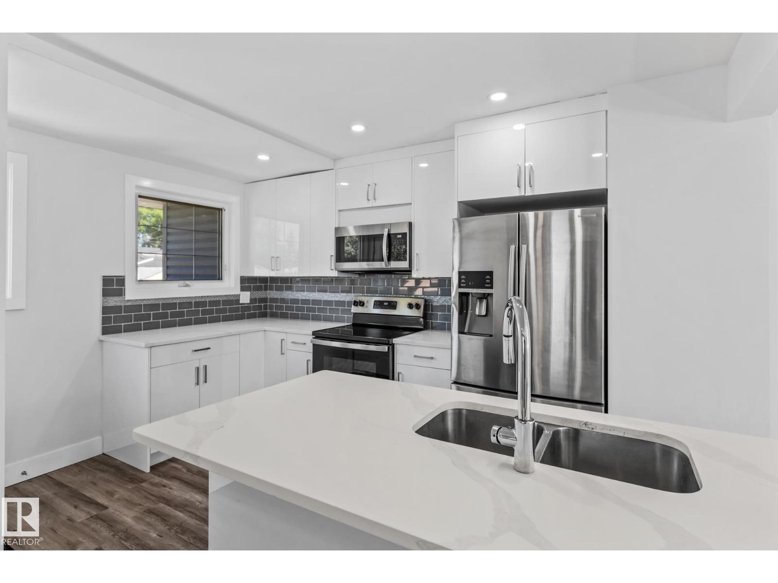 11420 112 AV NW, Edmonton