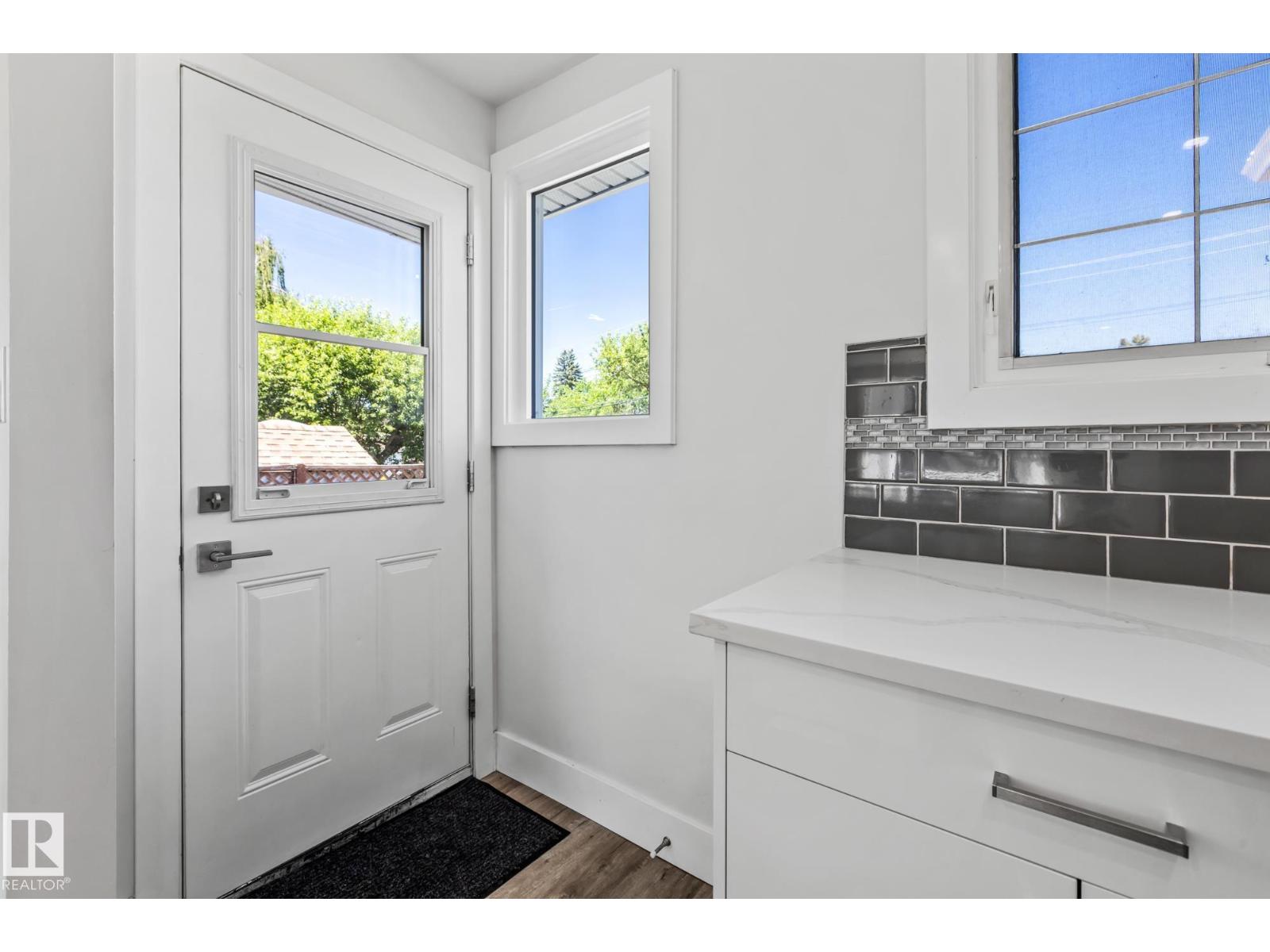 11420 112 AV NW, Edmonton