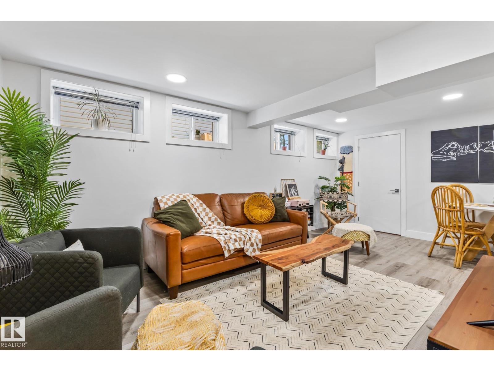 11420 112 AV NW, Edmonton