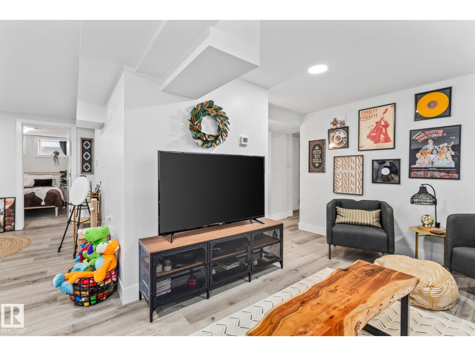 11420 112 AV NW, Edmonton