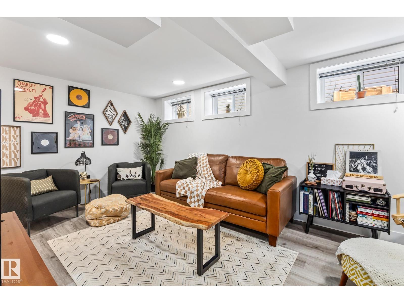 11420 112 AV NW, Edmonton