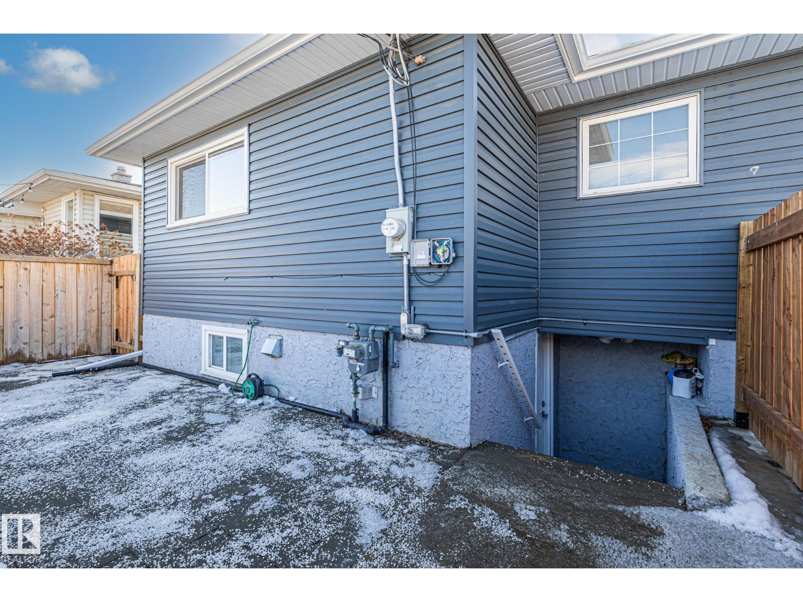 11420 112 AV NW, Edmonton