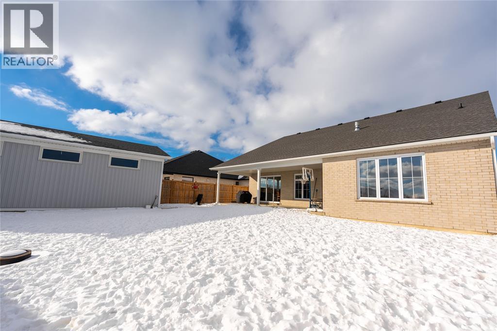 3613 Queen STREET, Plympton-Wyoming, Ontario, N0N1E0 — Photo 42