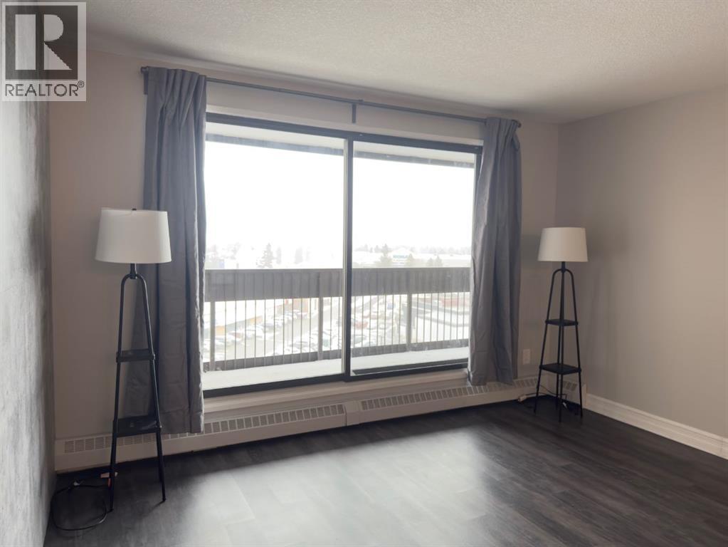 Single Family House for Sale in   Horton Road SW Haysboro Calgary 