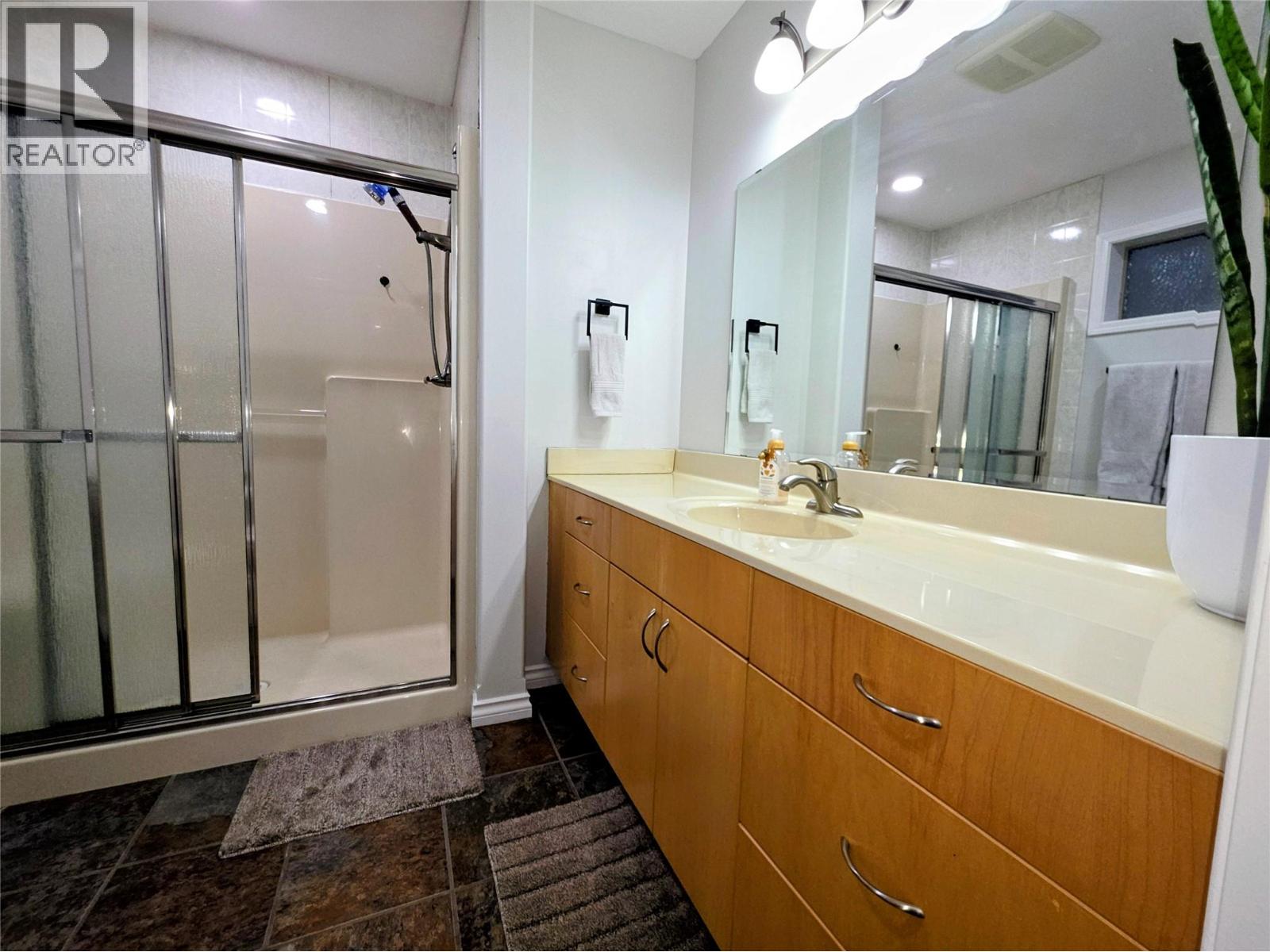 651 Hanville Place, Castlegar