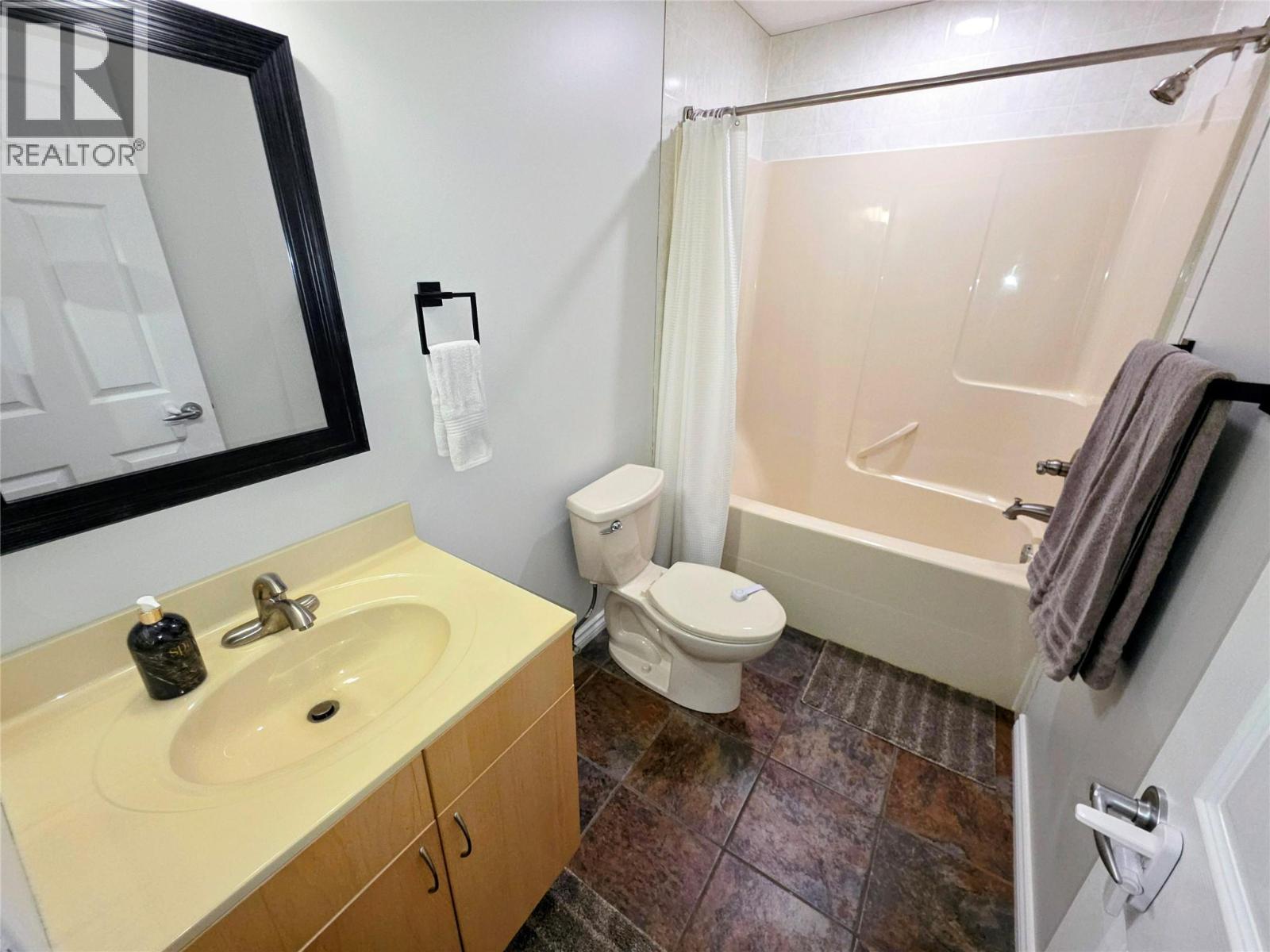 651 Hanville Place, Castlegar