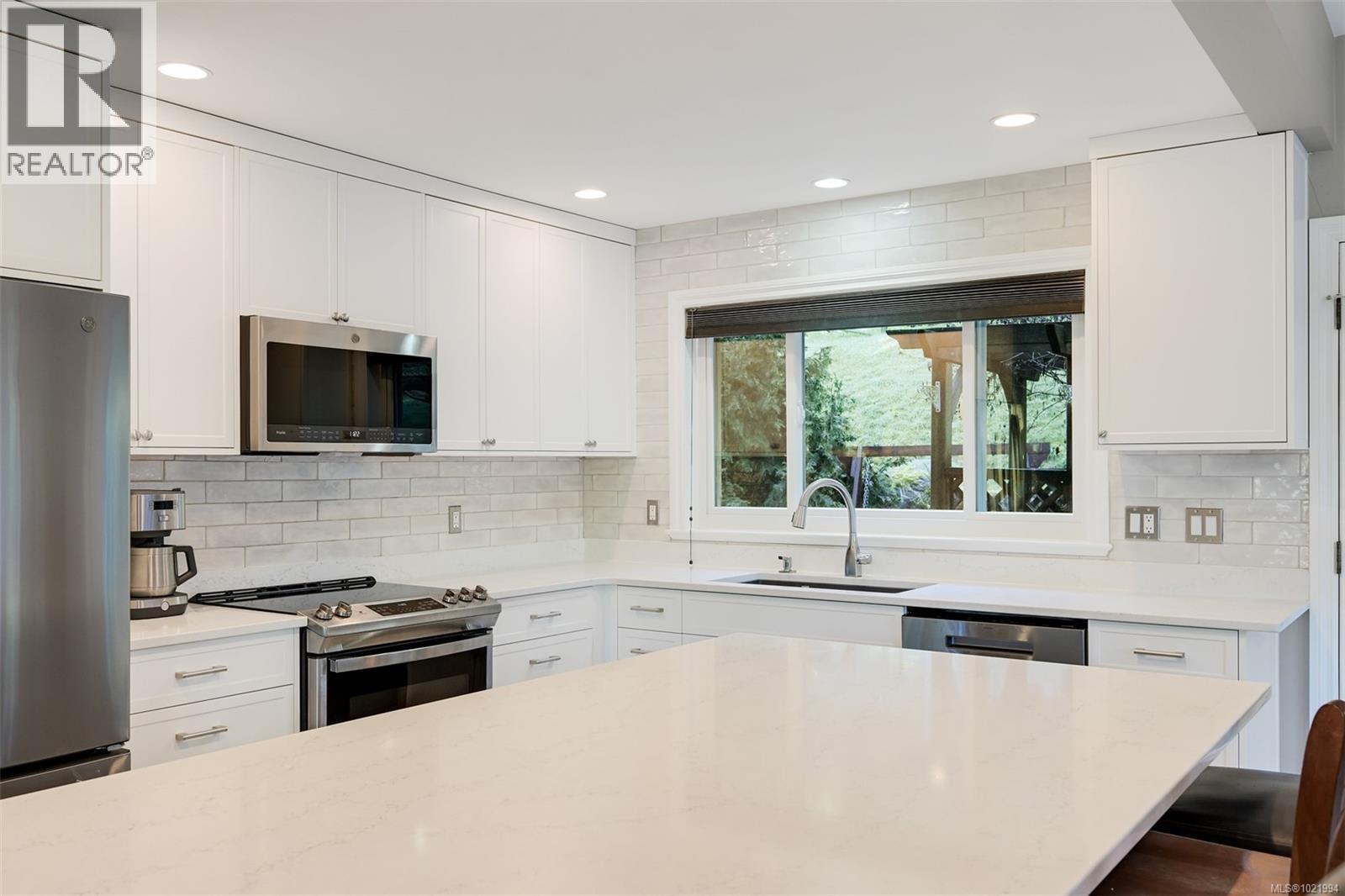 846 Aros Rd, Cobble Hill