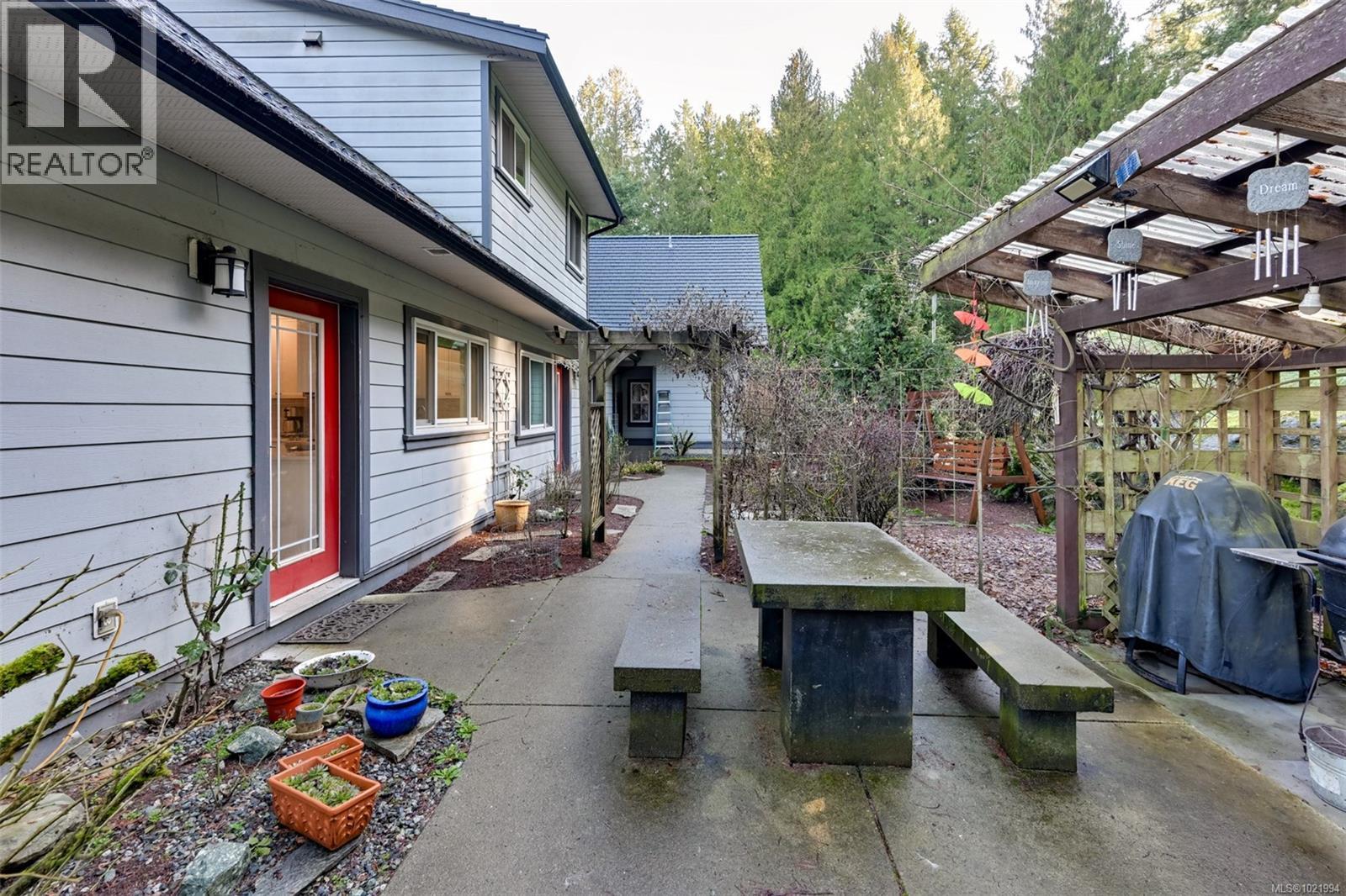 846 Aros Rd, Cobble Hill