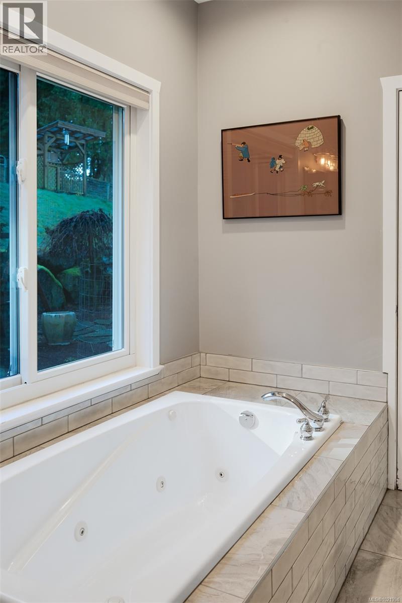 846 Aros Rd, Cobble Hill