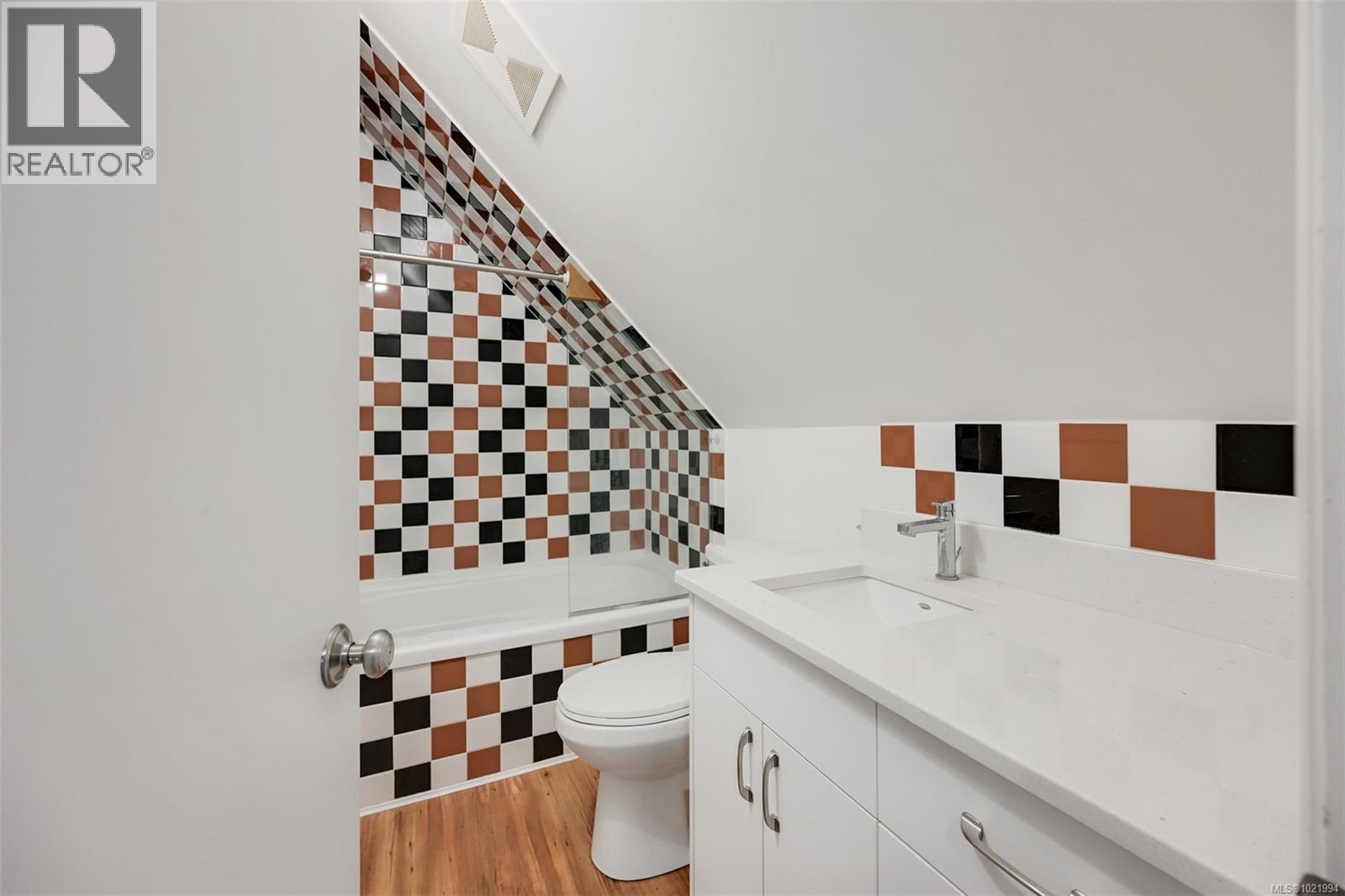 846 Aros Rd, Cobble Hill