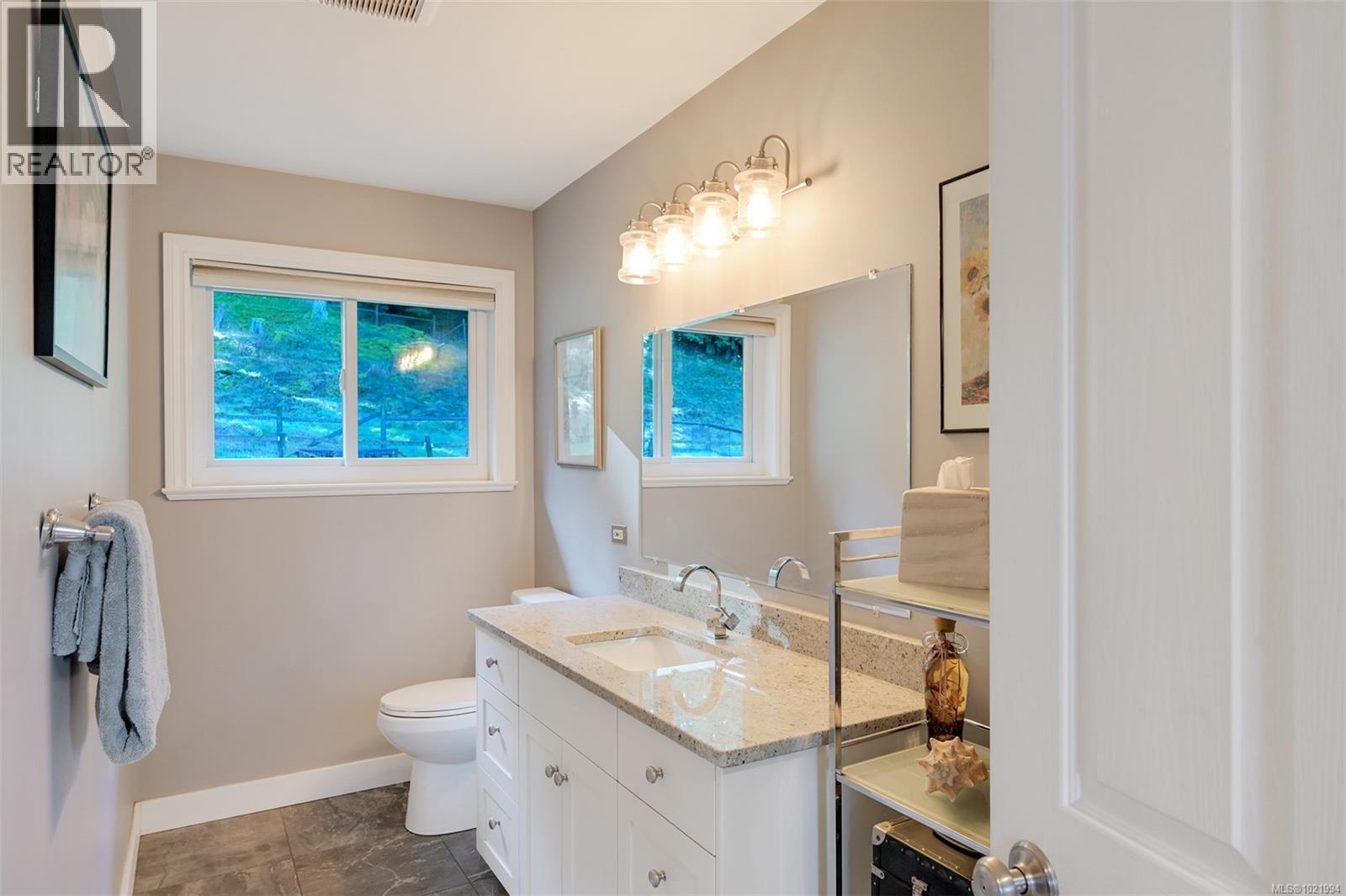 846 Aros Rd, Cobble Hill