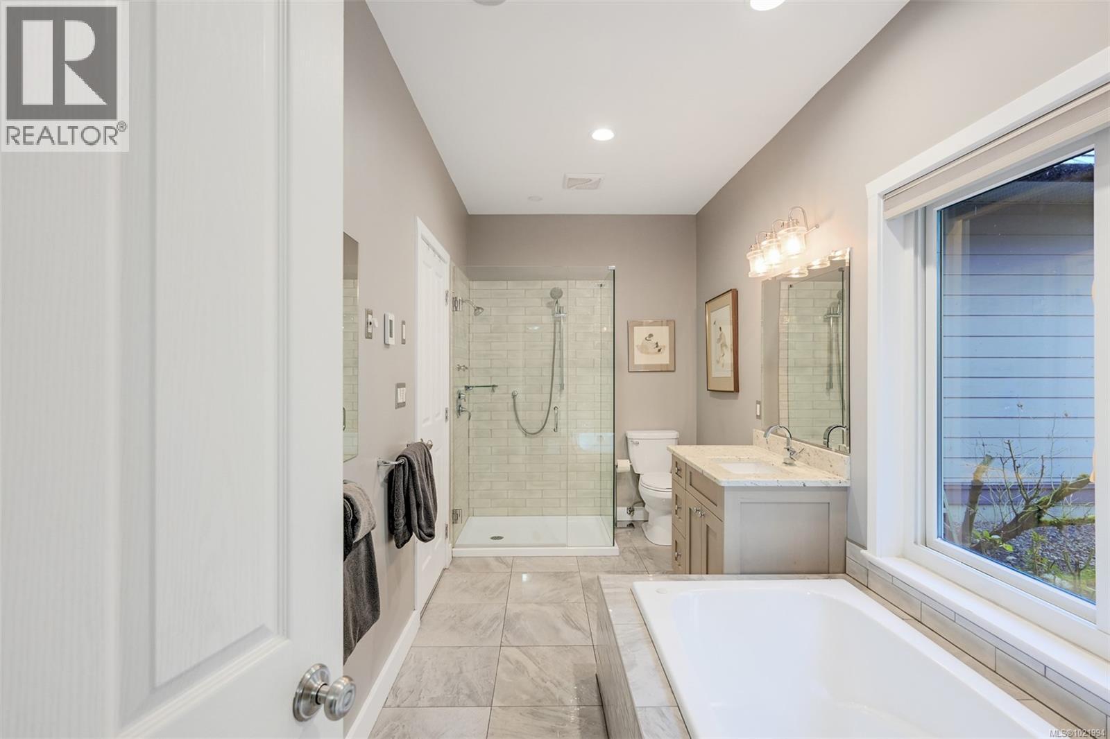 846 Aros Rd, Cobble Hill