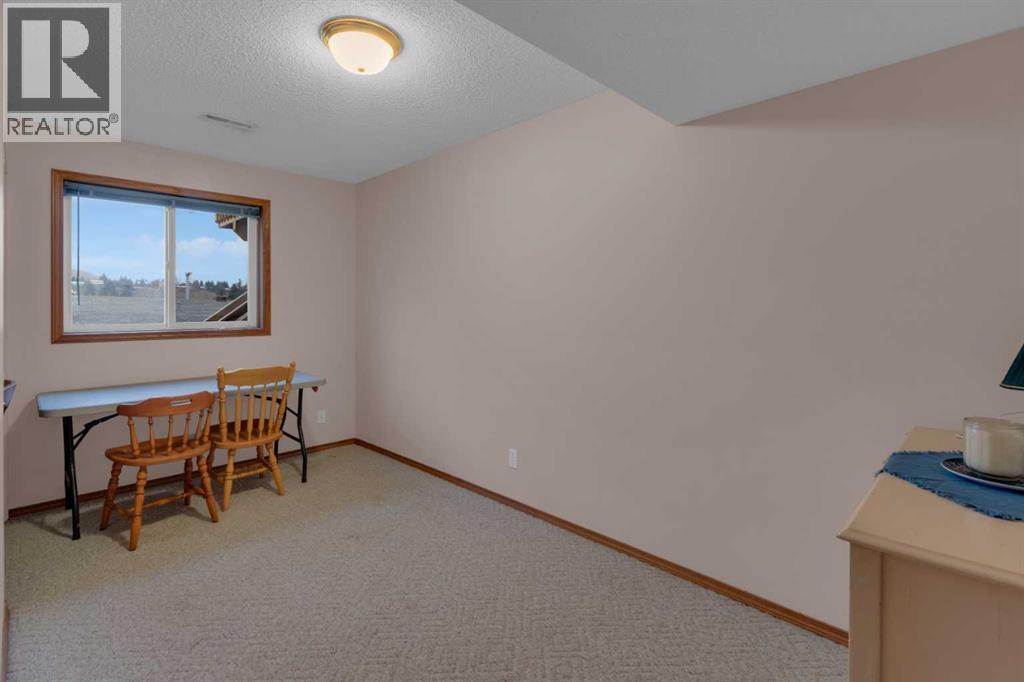 38 West Mcdougal Road, Cochrane