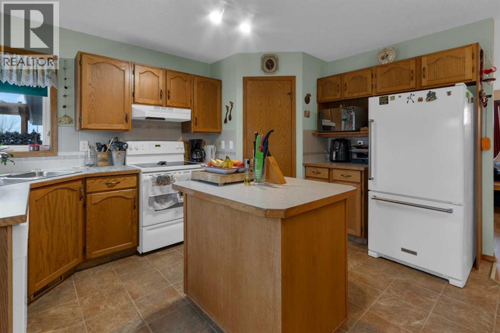 38 West Mcdougal Road, Cochrane