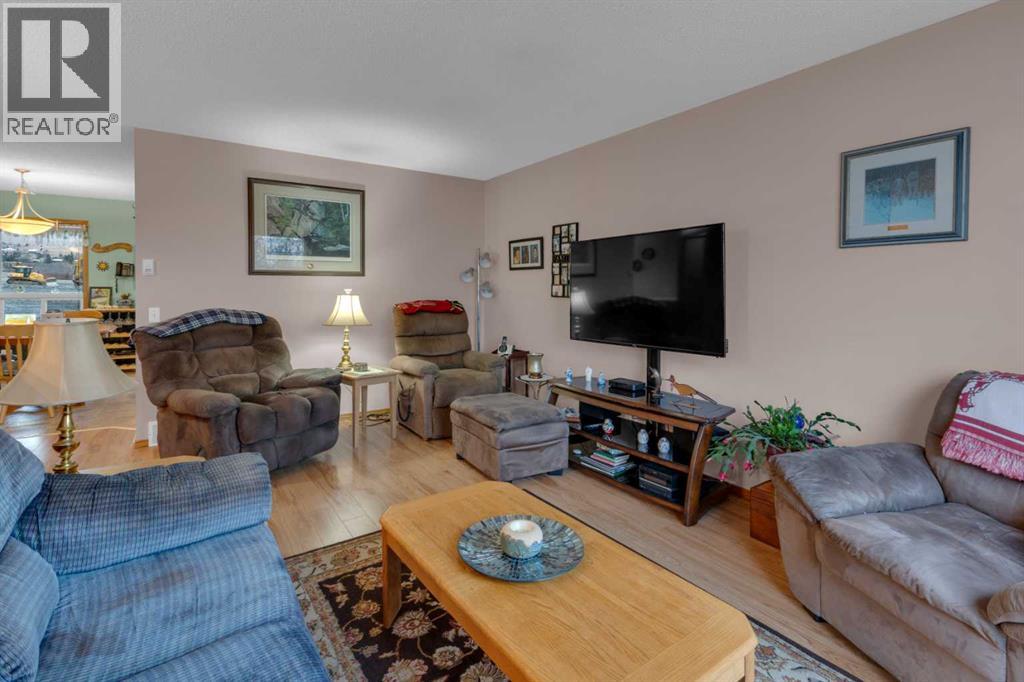 38 West Mcdougal Road, Cochrane