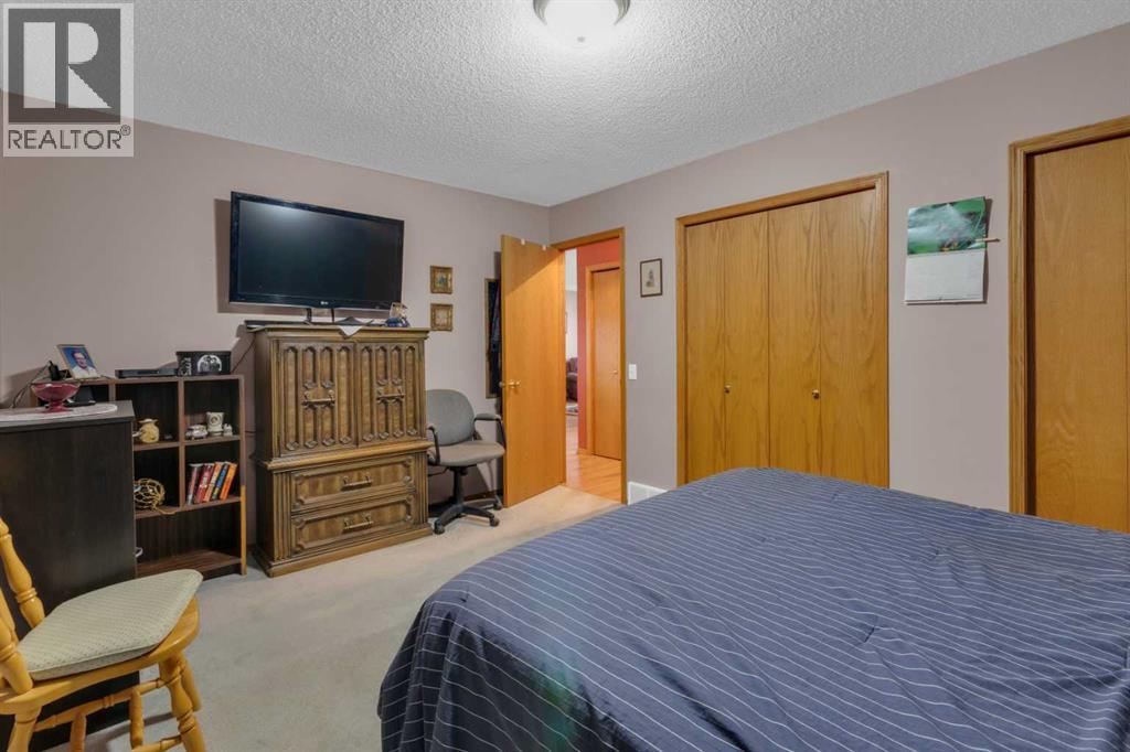 38 West Mcdougal Road, Cochrane