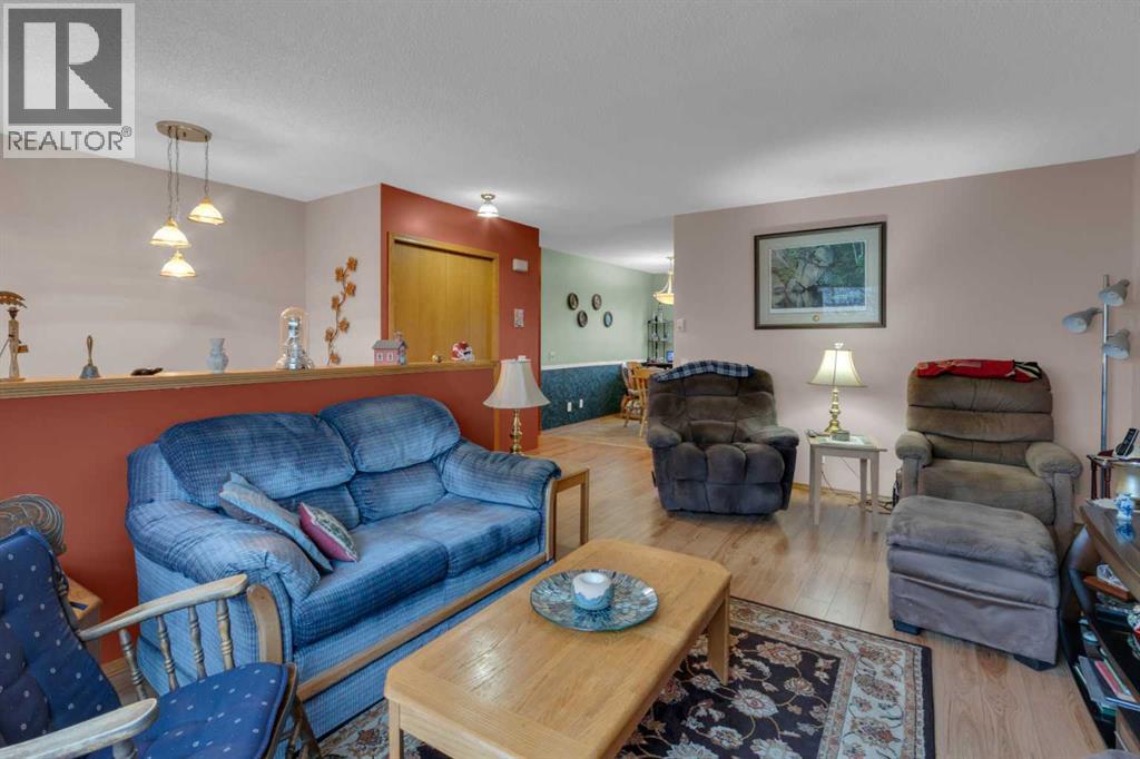 38 West Mcdougal Road, Cochrane