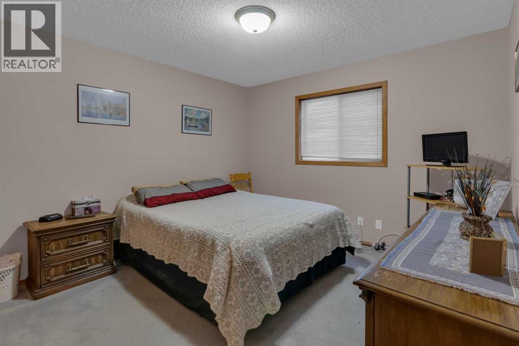 38 West Mcdougal Road, Cochrane