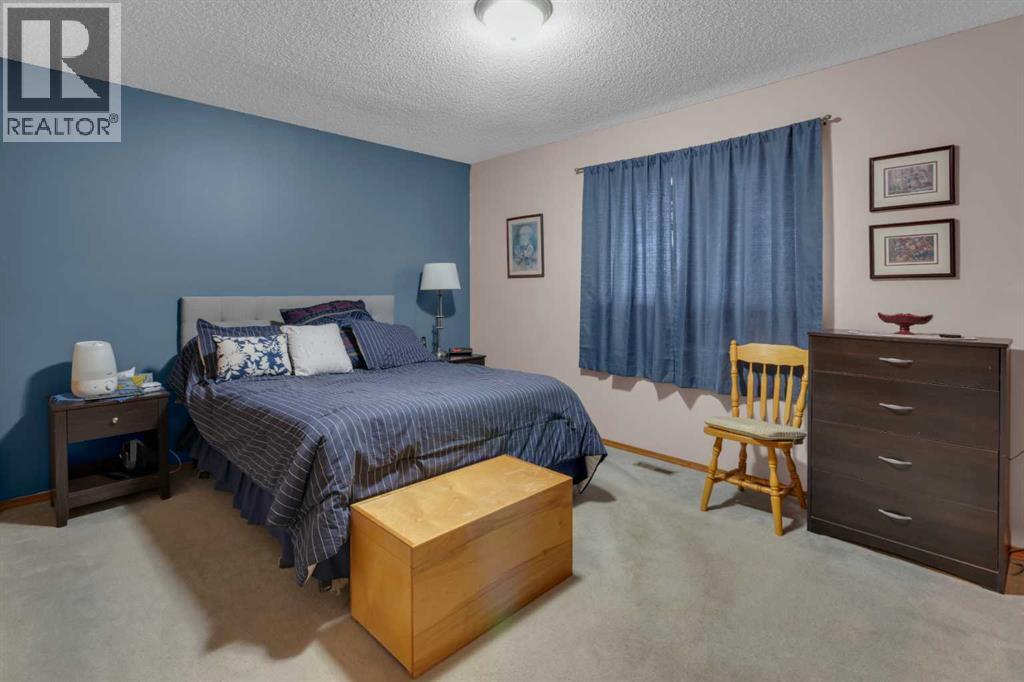 38 West Mcdougal Road, Cochrane