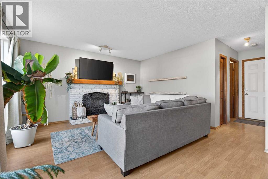 Single Family House for Sale in  Mckerrell Close SE McKenzie Lake Calgary 