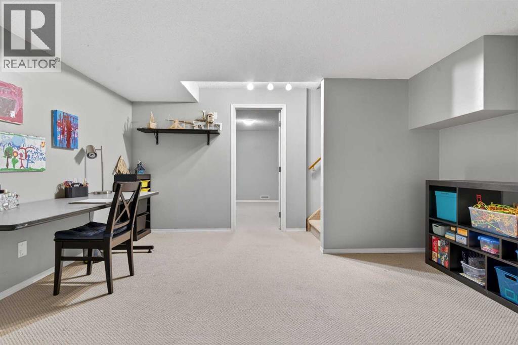 Single Family House for Sale in  Mckerrell Close SE McKenzie Lake Calgary 