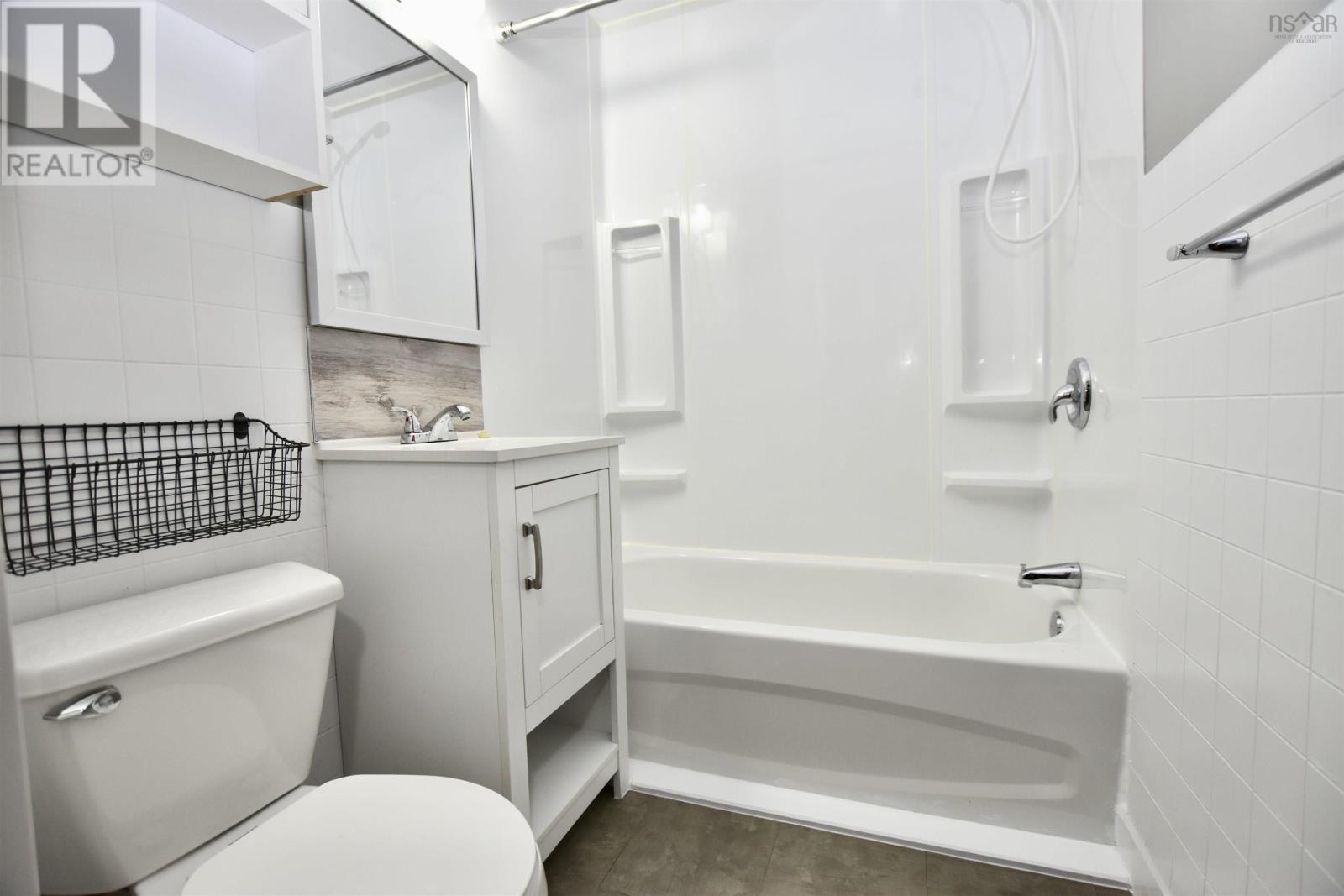 Property 22 of 30 of 6 Pembrooke Street