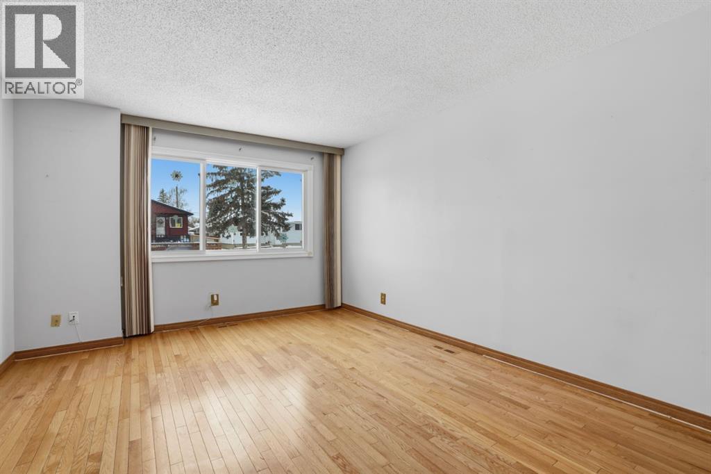 Single Family House for Sale in   Street SE Penbrooke Meadows Calgary 