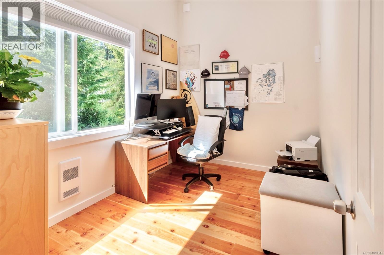 1316 Lynn Rd, Tofino