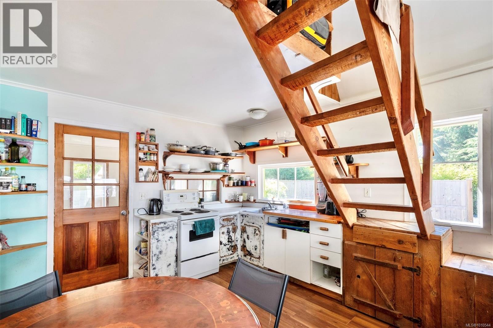 1316 Lynn Rd, Tofino