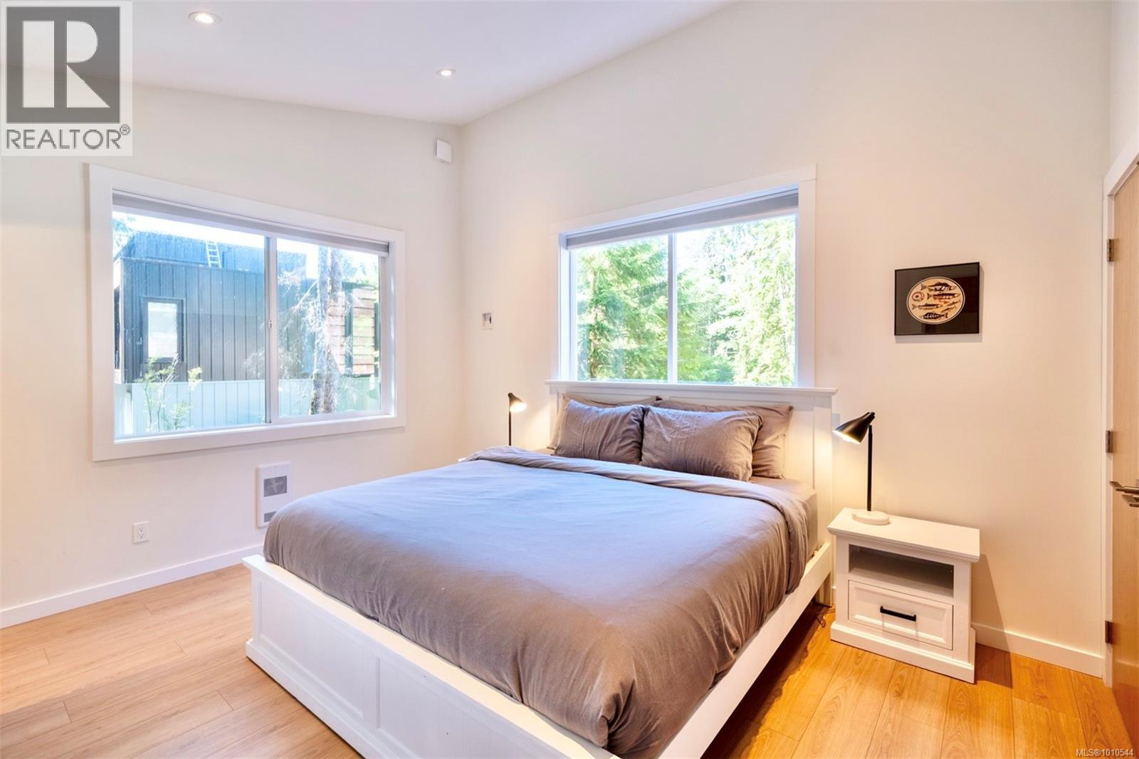 1316 Lynn Rd, Tofino