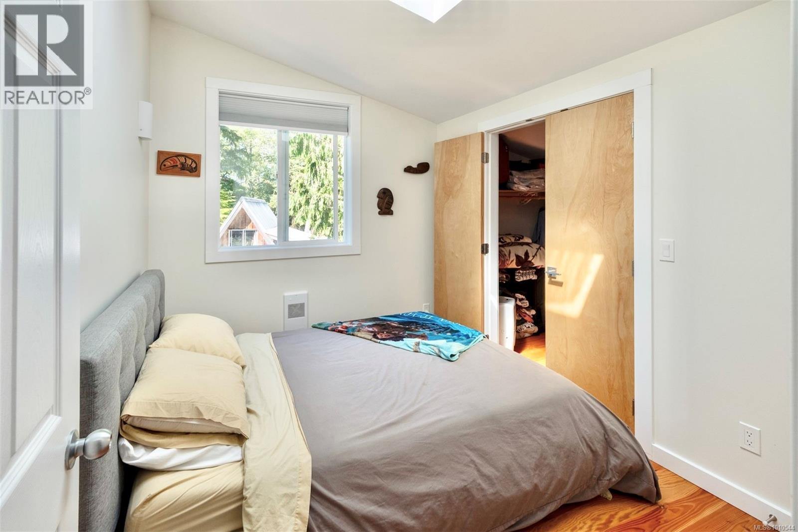 1316 Lynn Rd, Tofino