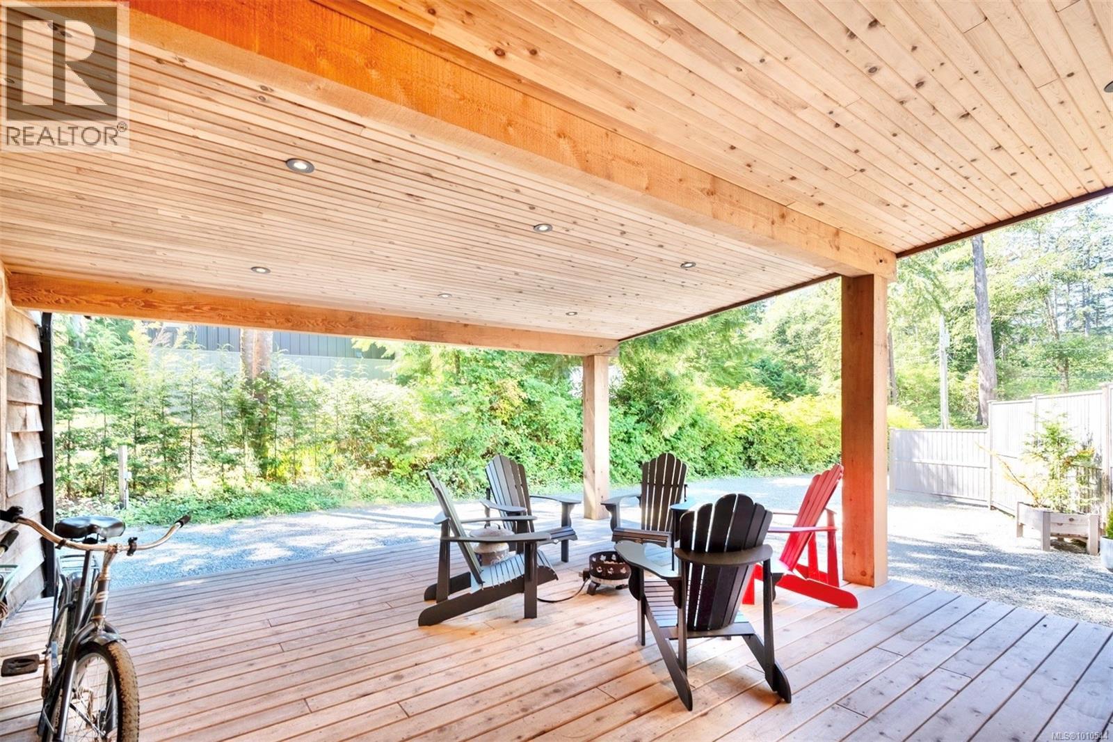 1316 Lynn Rd, Tofino