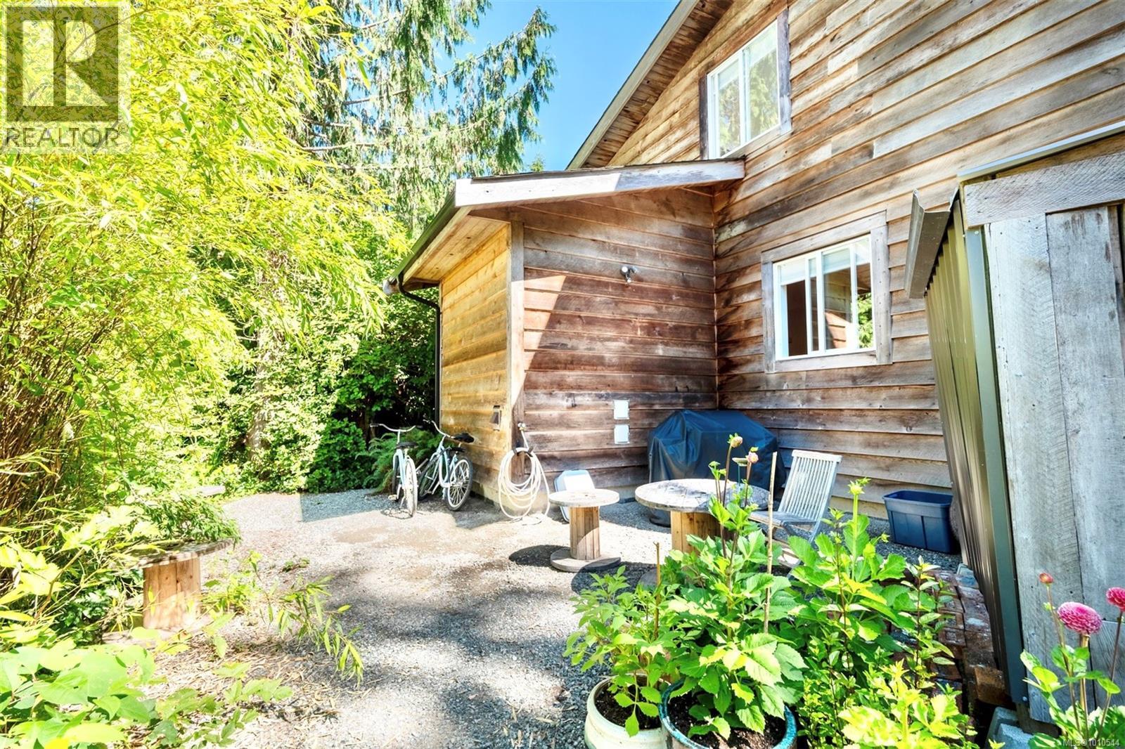 1316 Lynn Rd, Tofino