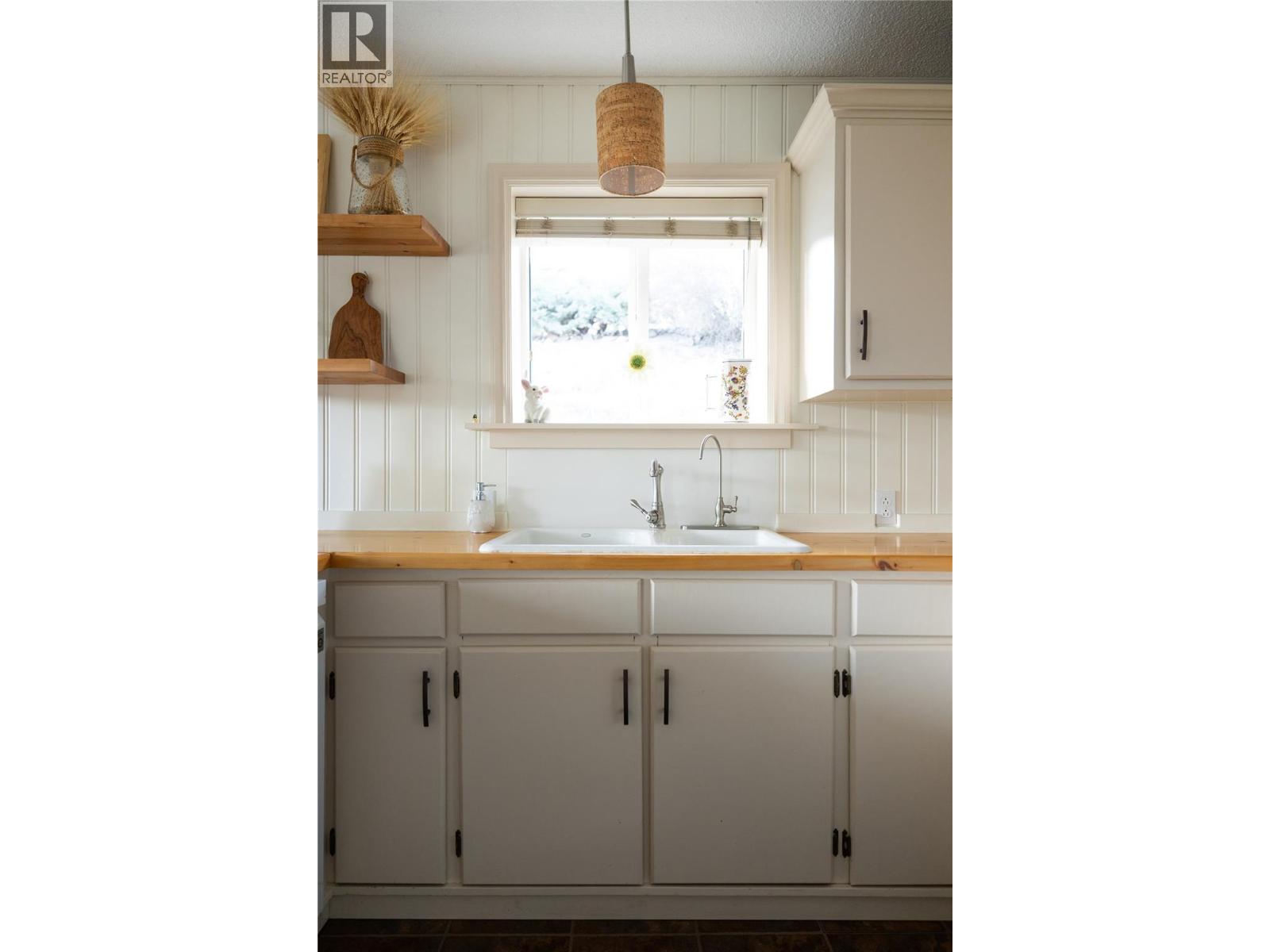  6424 Goose Lake Road, Vernon