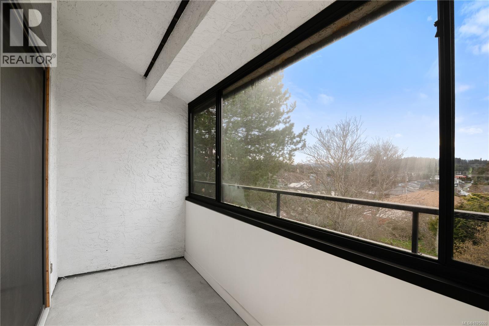 406 853 Selkirk Ave, Esquimalt