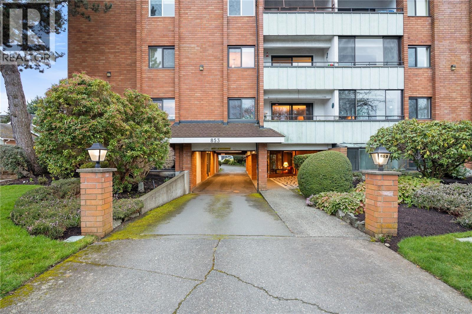 406 853 Selkirk Ave, Esquimalt