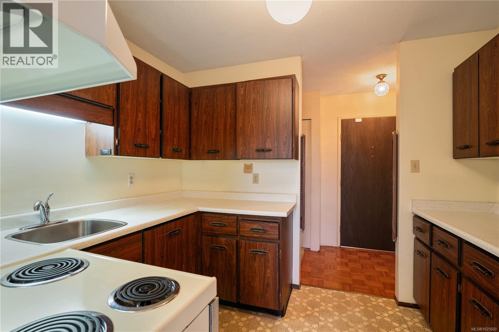 406 853 Selkirk Ave, Esquimalt