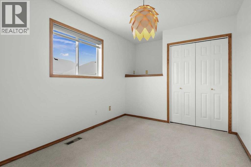 Single Family House Bi-level for Sale in  Scurfield Drive NW Scenic Acres Calgary 