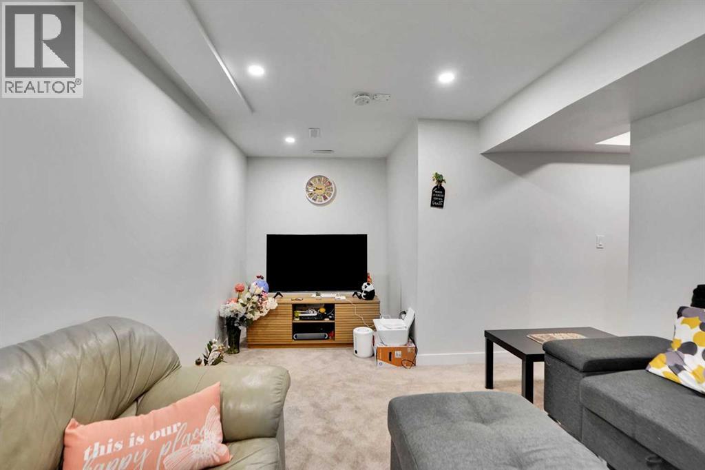 Single Family House for Sale in    Street NE Pineridge Calgary 